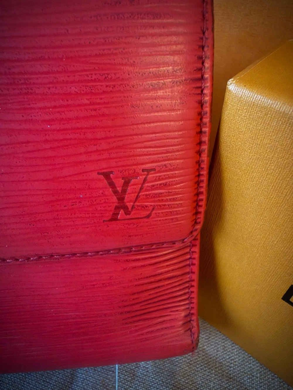 Louis Vuitton Red Sarah Long Wallet Clutch in Epi Leather - Picture 3 of 16